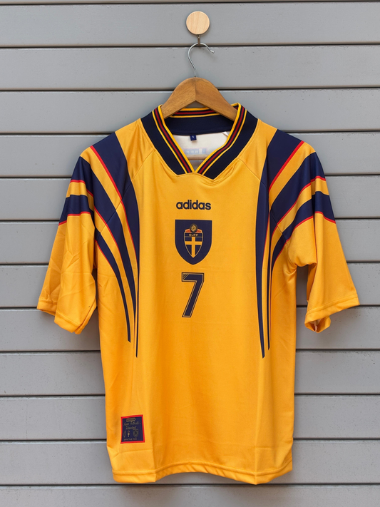 LARSSON SWEDEN SIGNATURE COLLRR WITH FIVE SLEEVE